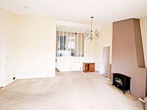 Living Room- click for photo gallery